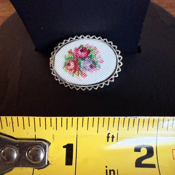 Floral Embroidered Brooch - Multicolor - Picture 5 of 5
